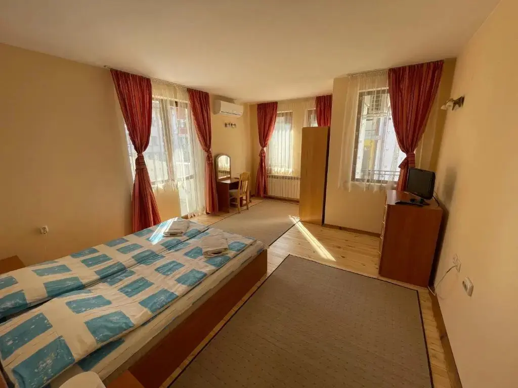 Трявна: Family Hotel Biju