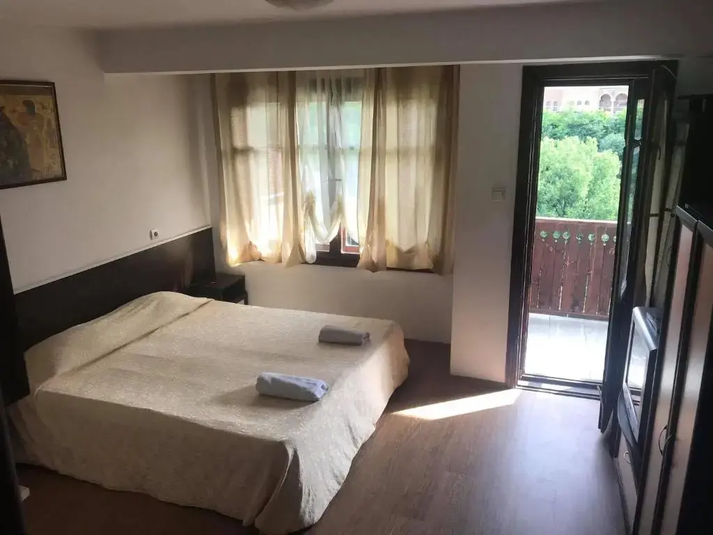 Велико Тырново: Guestrooms Roos