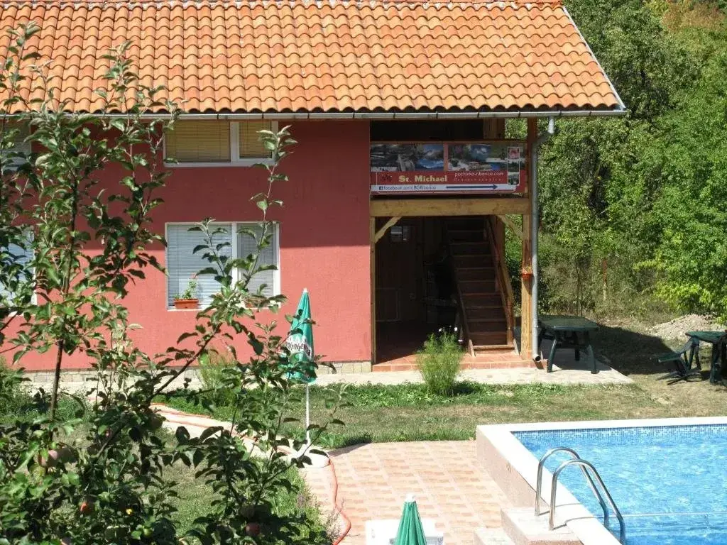 Троян: Guest House St. Michael