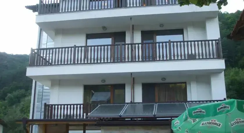 Троян: Guest House Orion