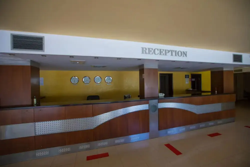 Карджали: Hotel Ustra