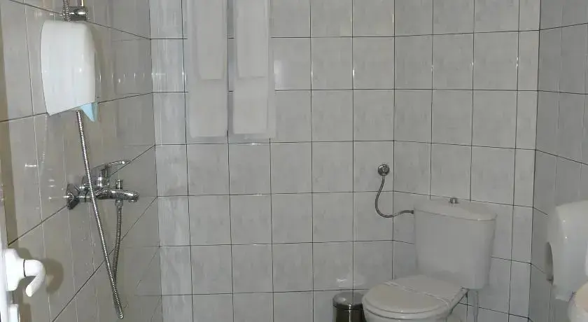 Карджали: Hotel Ustra