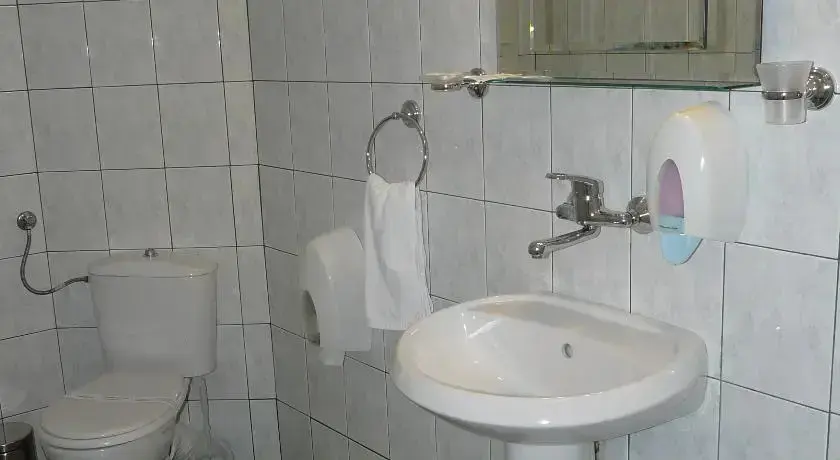 Карджали: Hotel Ustra