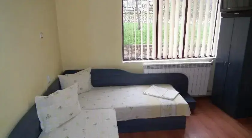 Извос: Guest House Bedrock