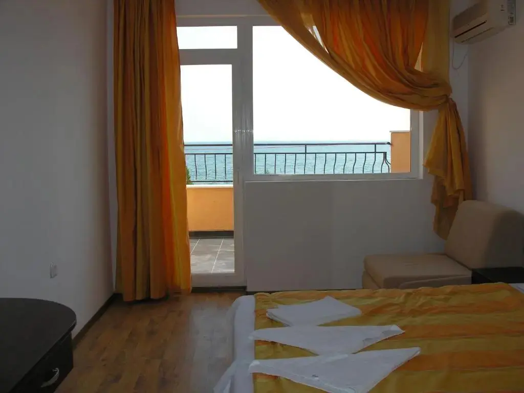 Несебр: Family Hotel Germana Beach