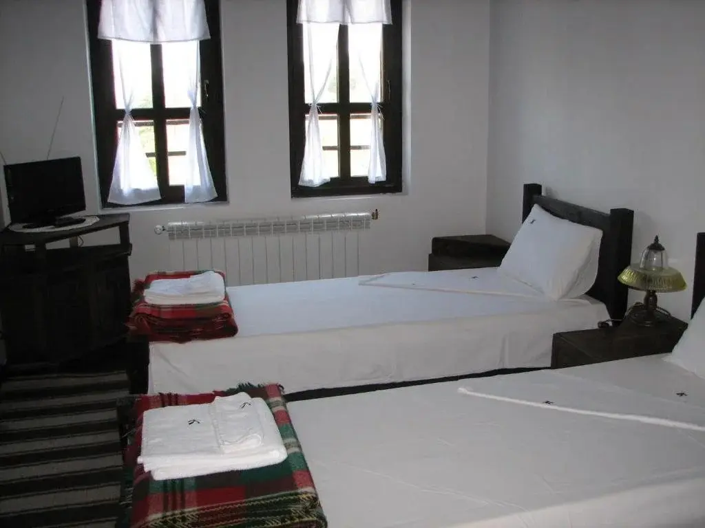 Калофер: Family Hotel Kalifer