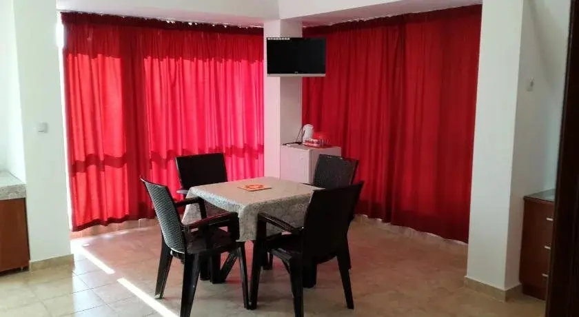Приморско: Guest House Donchevi