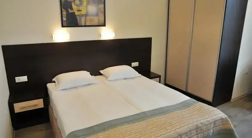 Бургас: Hotel Burgas Free University