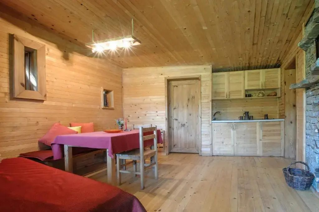 Гайтаниново: Omaya eco village