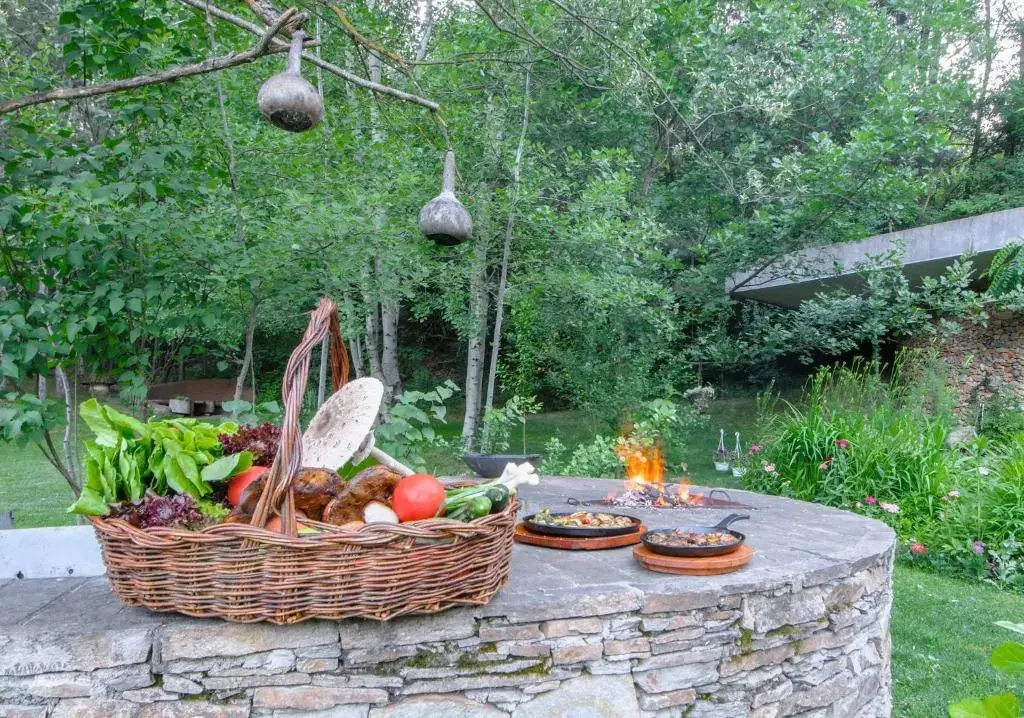 Гайтаниново: Omaya eco village