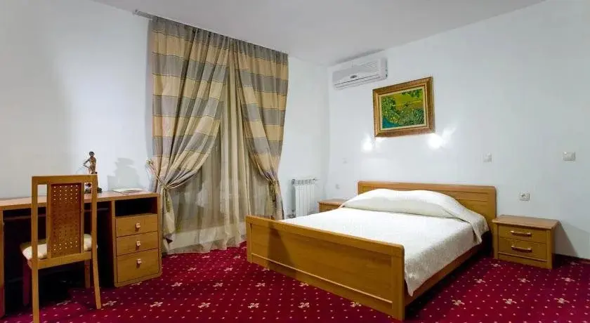Плевен: Park Hotel Kaylaka