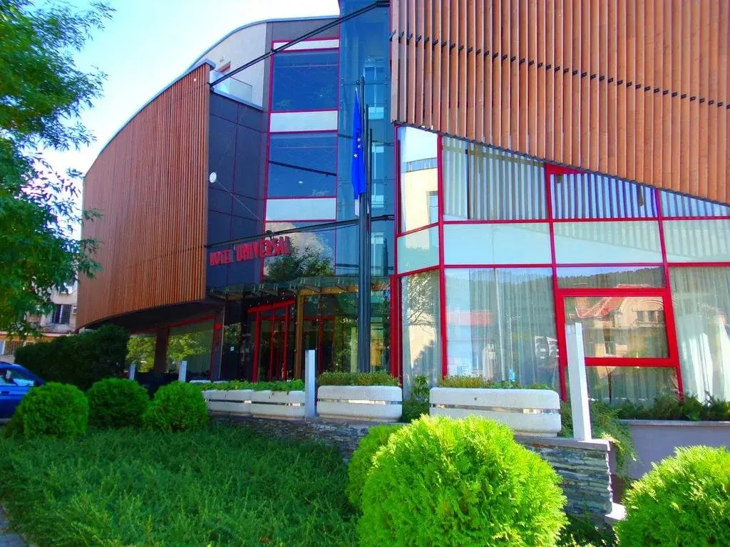 Дупница: Universal Hotel