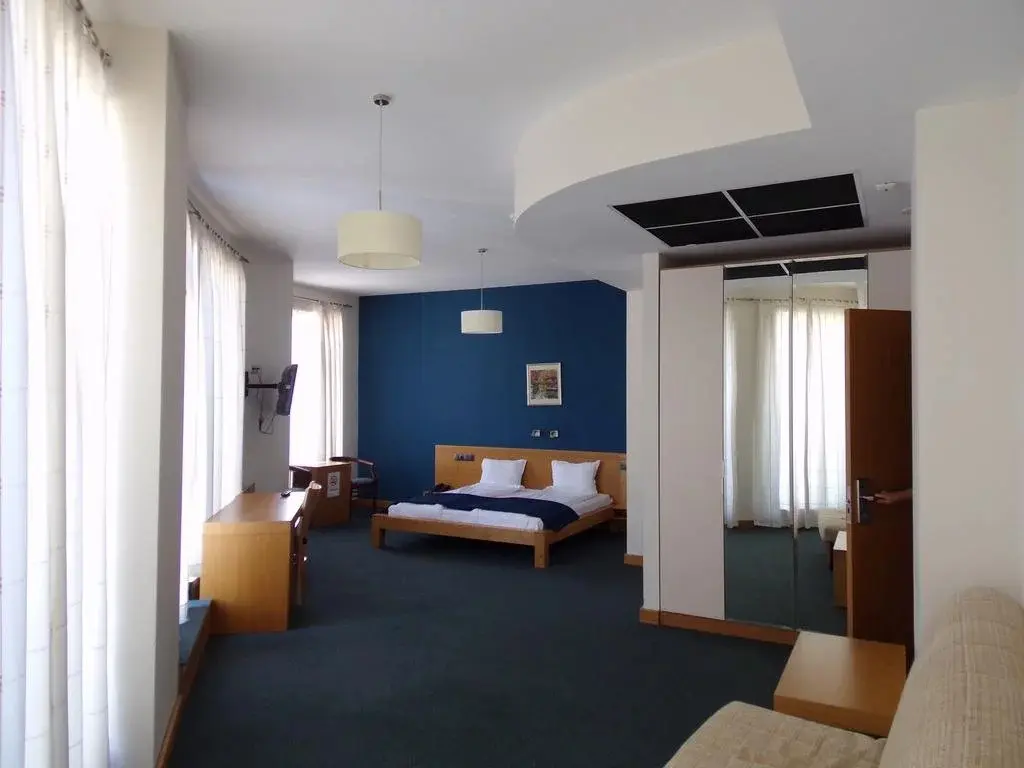 Дупница: Universal Hotel