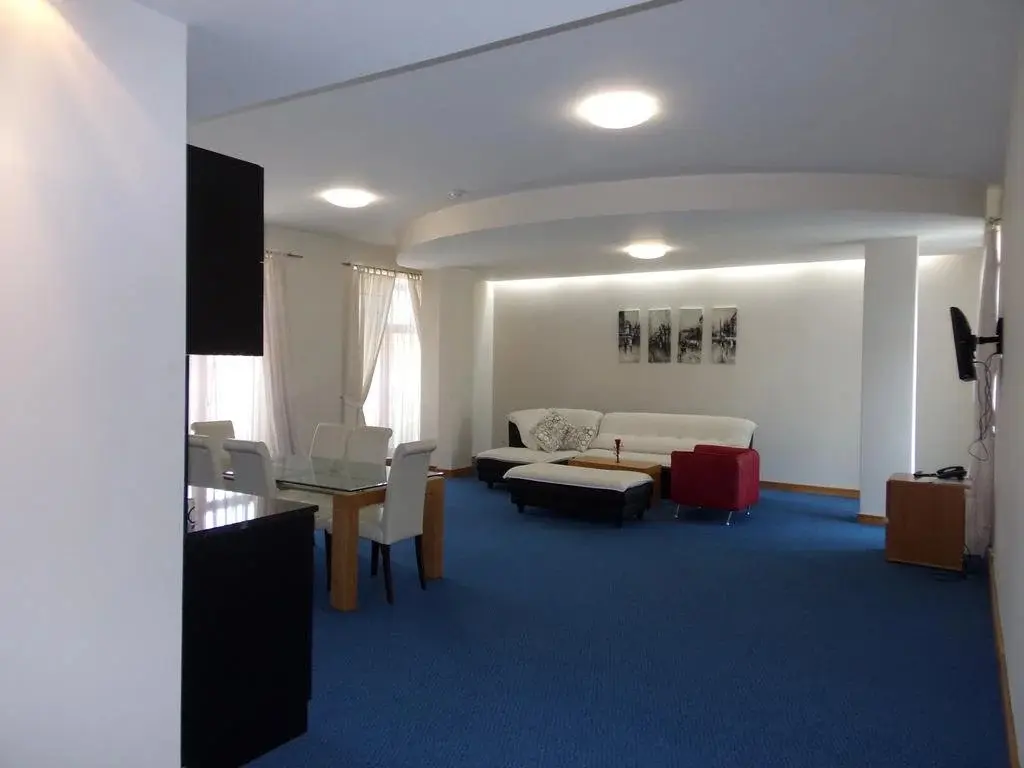 Дупница: Universal Hotel