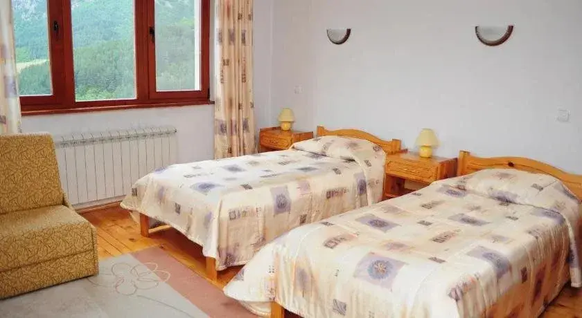 Девин: Kris Guest House
