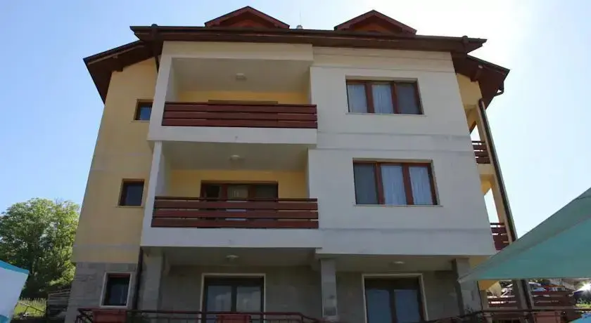 Девин: Kris Guest House