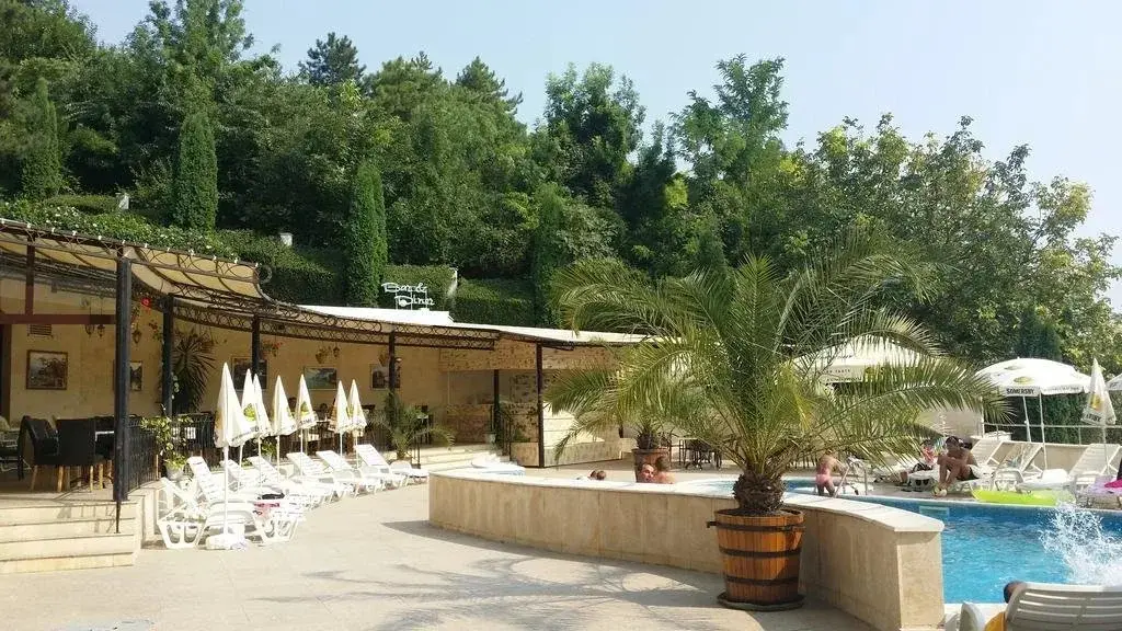 Каварна: Royal Cove Hotel