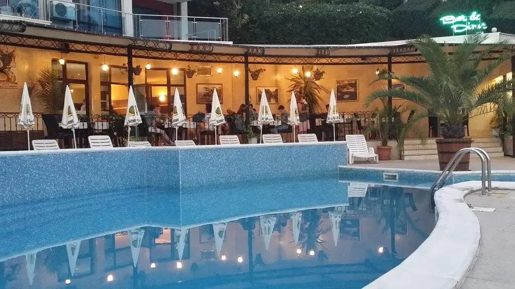 Каварна: Royal Cove Hotel