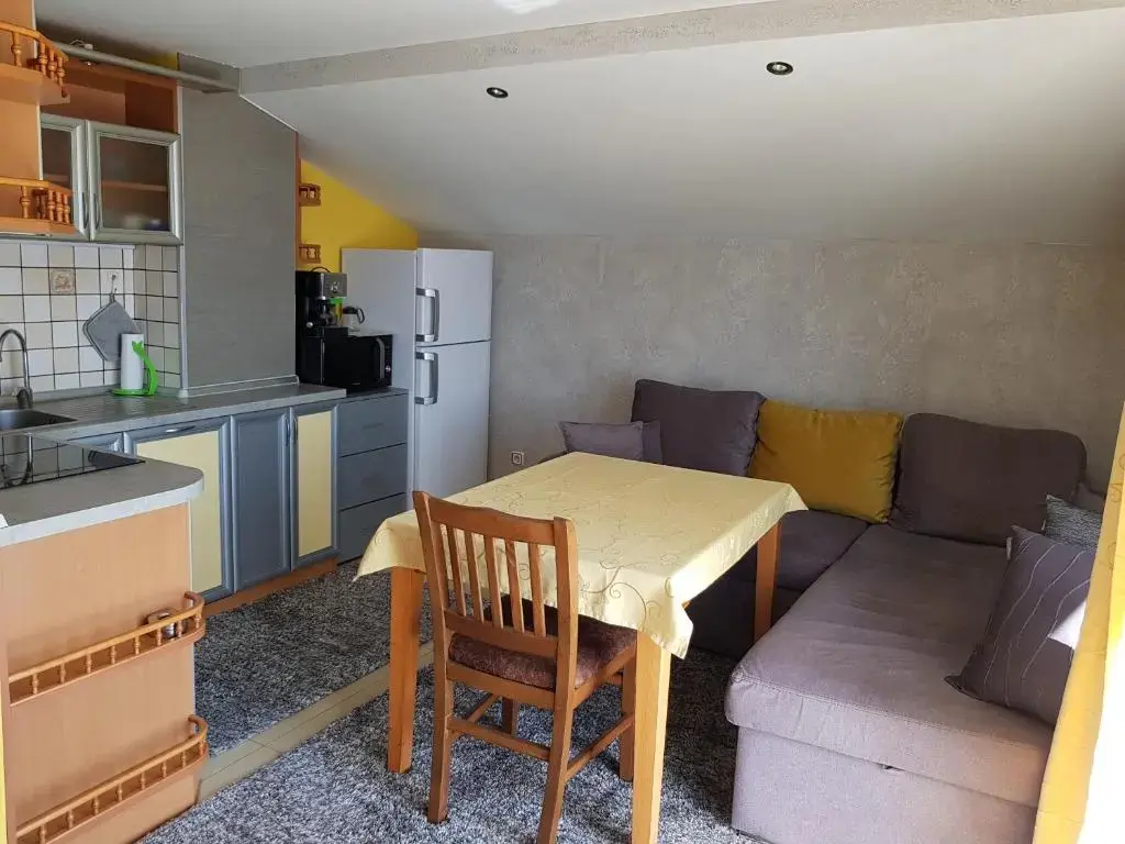 Несебр: Guest House Ianis Paradise