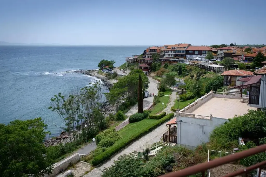 Несебр: Guest House Ianis Paradise