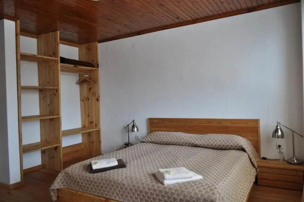 Троян: Hotel Tihiat Kat