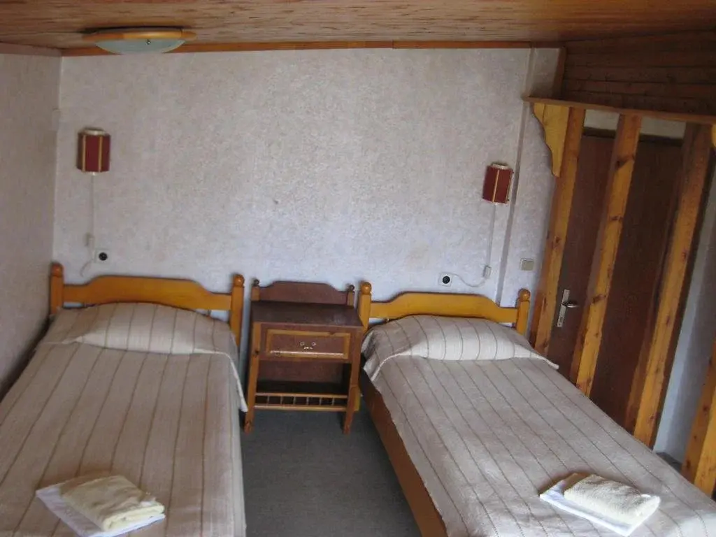 Троян: Hotel Tihiat Kat