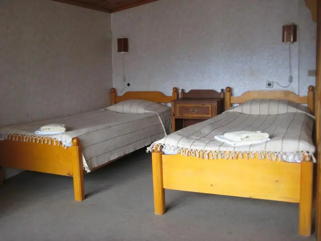 Троян: Hotel Tihiat Kat