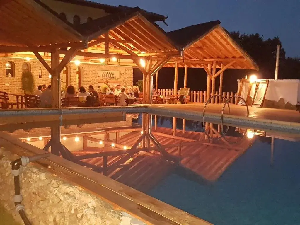 Троян: Hotel Tihiat Kat