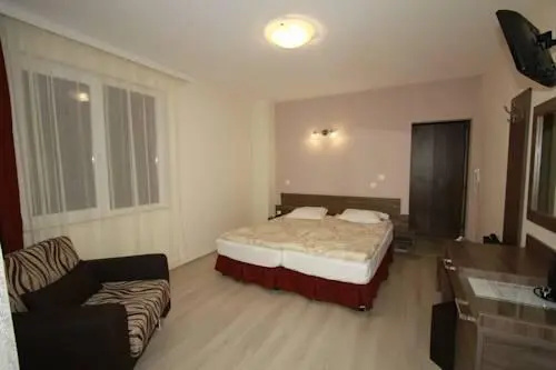 Приморско: Guest House Dobi