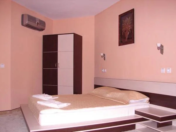 Приморско: Hotel Amfibia
