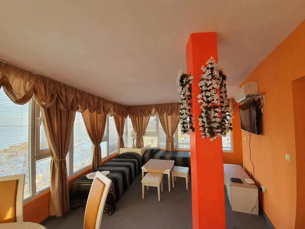 Поморие: Hotel Paros