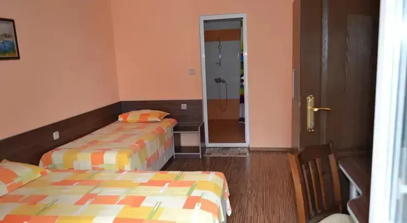 Равда: Guest house Tangra