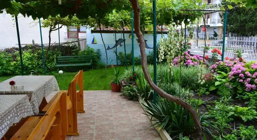 Равда: Guest house Tangra