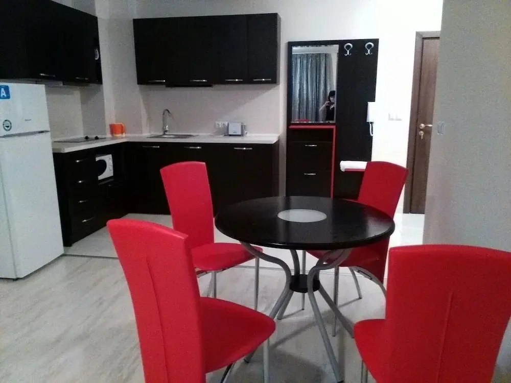 Солнечный берег: Admiral Plaza Apartments