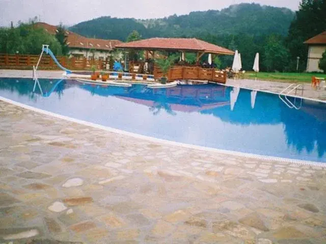Троян: Hotel Apriltsi