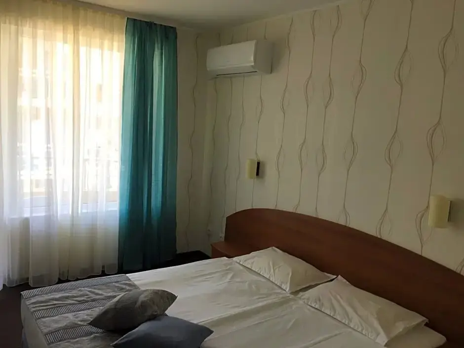 Бургас: Hotel Lazuren Briag