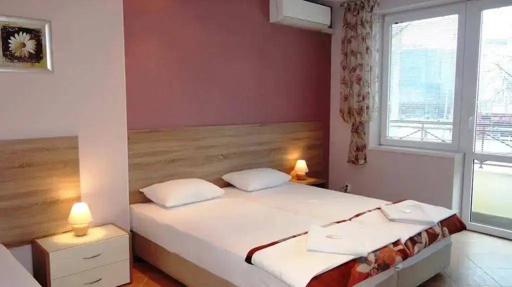 София: Guest Rooms Kom