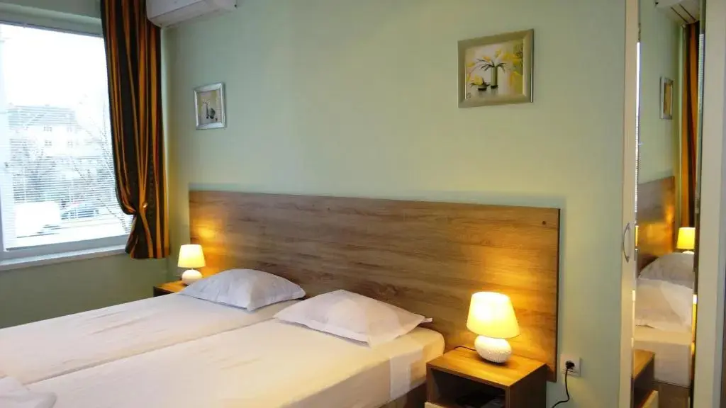 София: Guest Rooms Kom