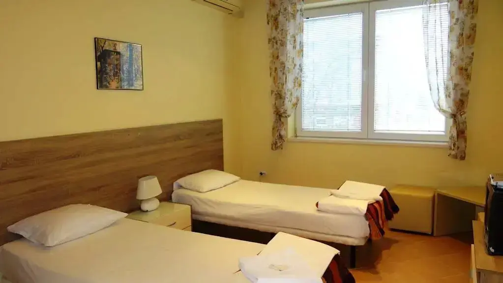 София: Guest Rooms Kom