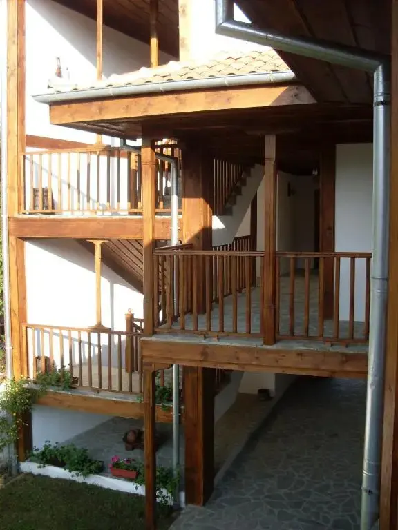 Калофер: Tsutsovi House