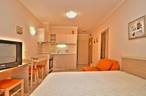 Солнечный берег: PMG Royal Sun Apartments