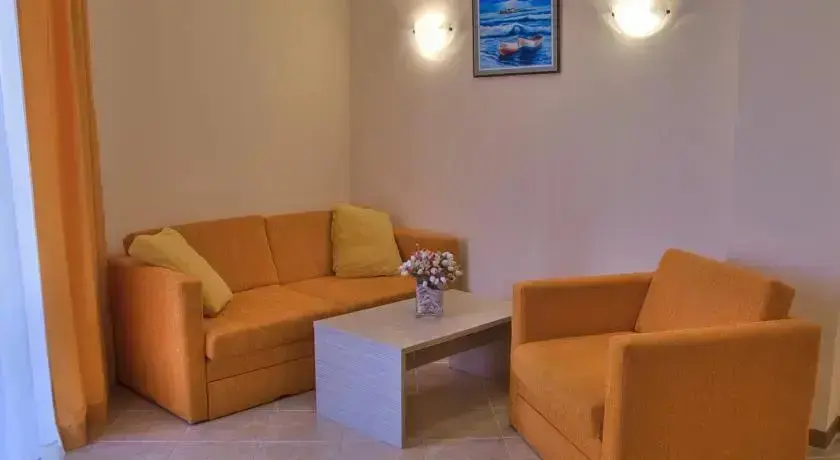 Солнечный берег: PMG Royal Sun Apartments