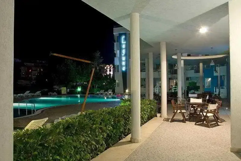 Солнечный берег: PMG Laguna Apartments