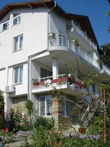 Солнечный берег: Villa Rai