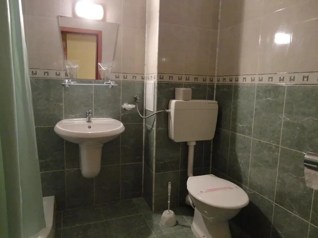 Китен: Hotel Kiparis