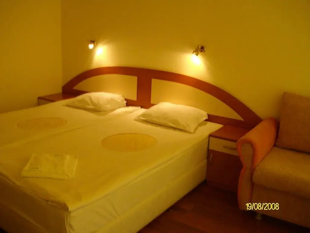 Китен: Hotel Kiparis
