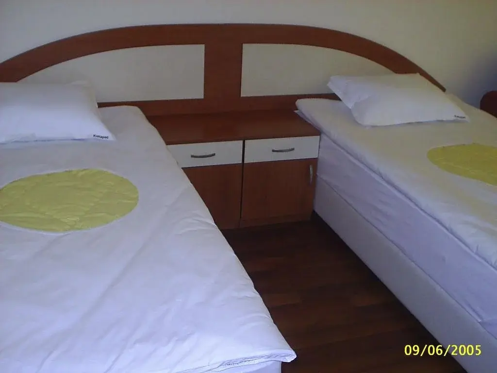 Китен: Hotel Kiparis