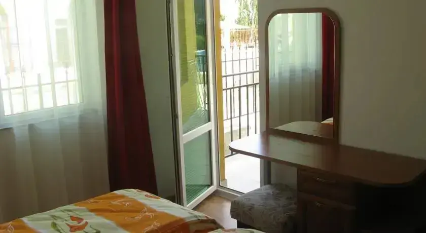 Солнечный берег: Hermes Apartments