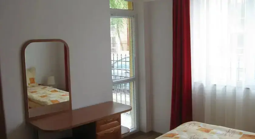 Солнечный берег: Hermes Apartments