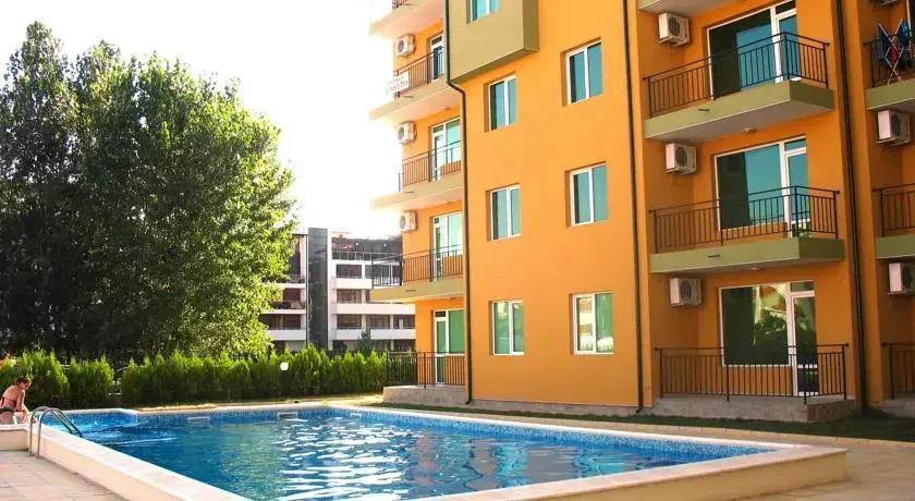 Солнечный берег: Hermes Apartments